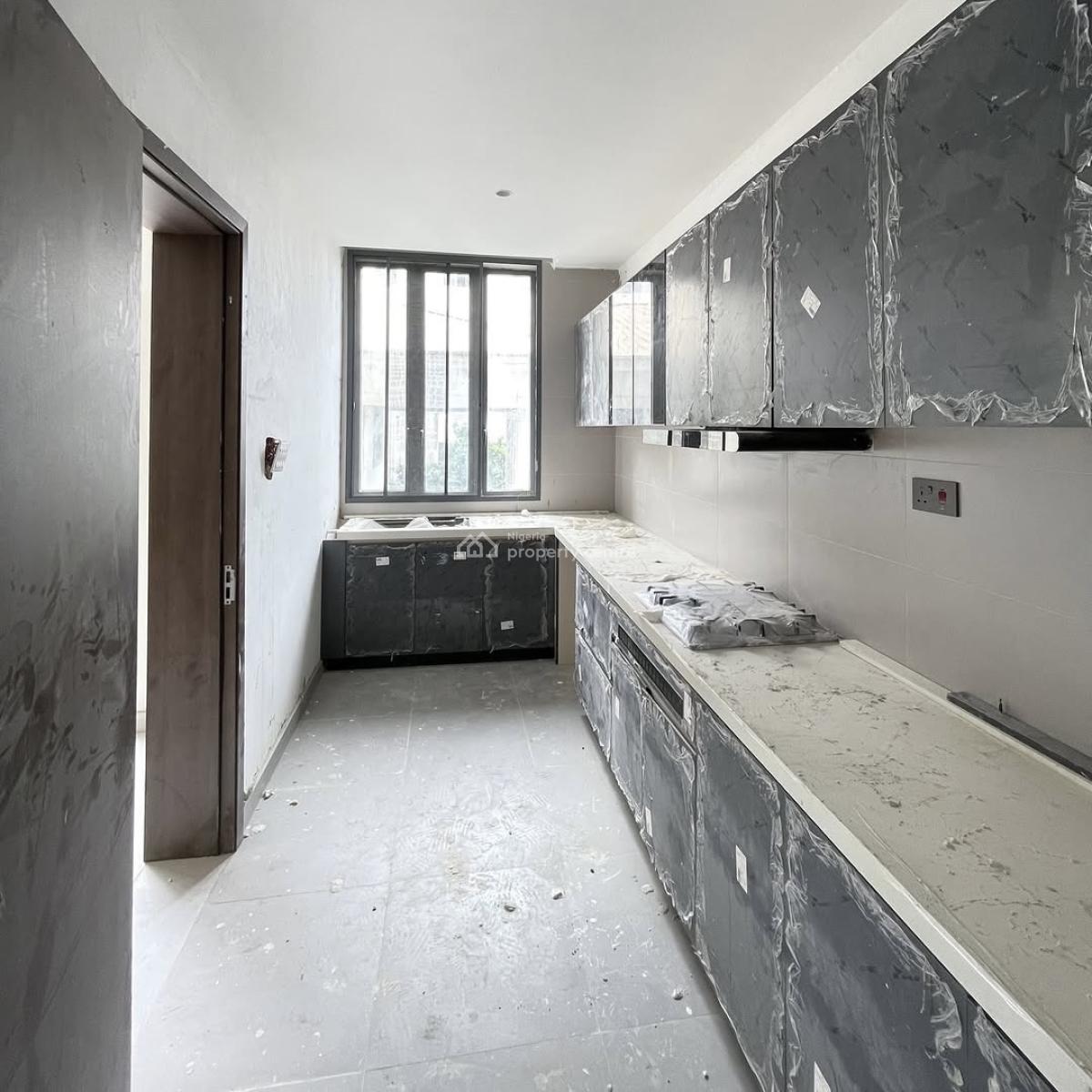Lovely 2 Bedroom Apartment with Bq, Lekki Phase 1, Lekki Phase 1, Lekki, Lagos, Block of Flats for Sale