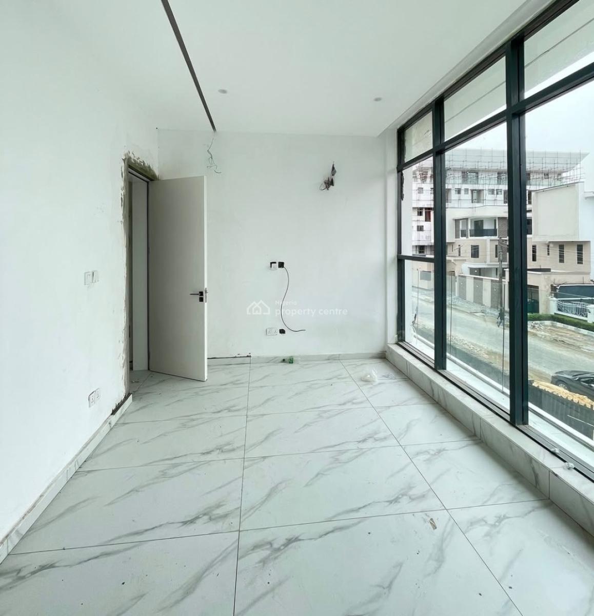 Lovely 2 Bedroom Apartment with Bq, Lekki Phase 1, Lekki Phase 1, Lekki, Lagos, Block of Flats for Sale