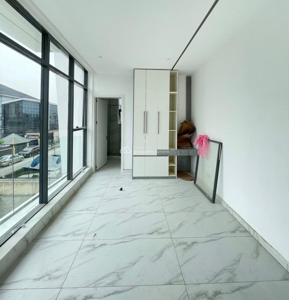 Lovely 2 Bedroom Apartment with Bq, Lekki Phase 1, Lekki Phase 1, Lekki, Lagos, Block of Flats for Sale