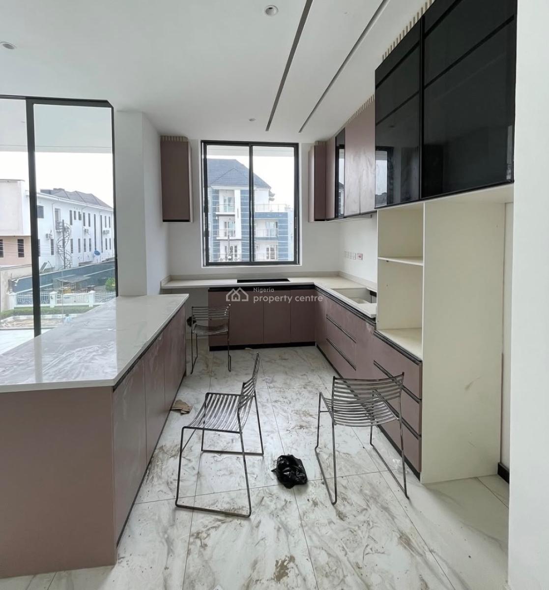 Lovely 2 Bedroom Apartment with Bq, Lekki Phase 1, Lekki Phase 1, Lekki, Lagos, Block of Flats for Sale