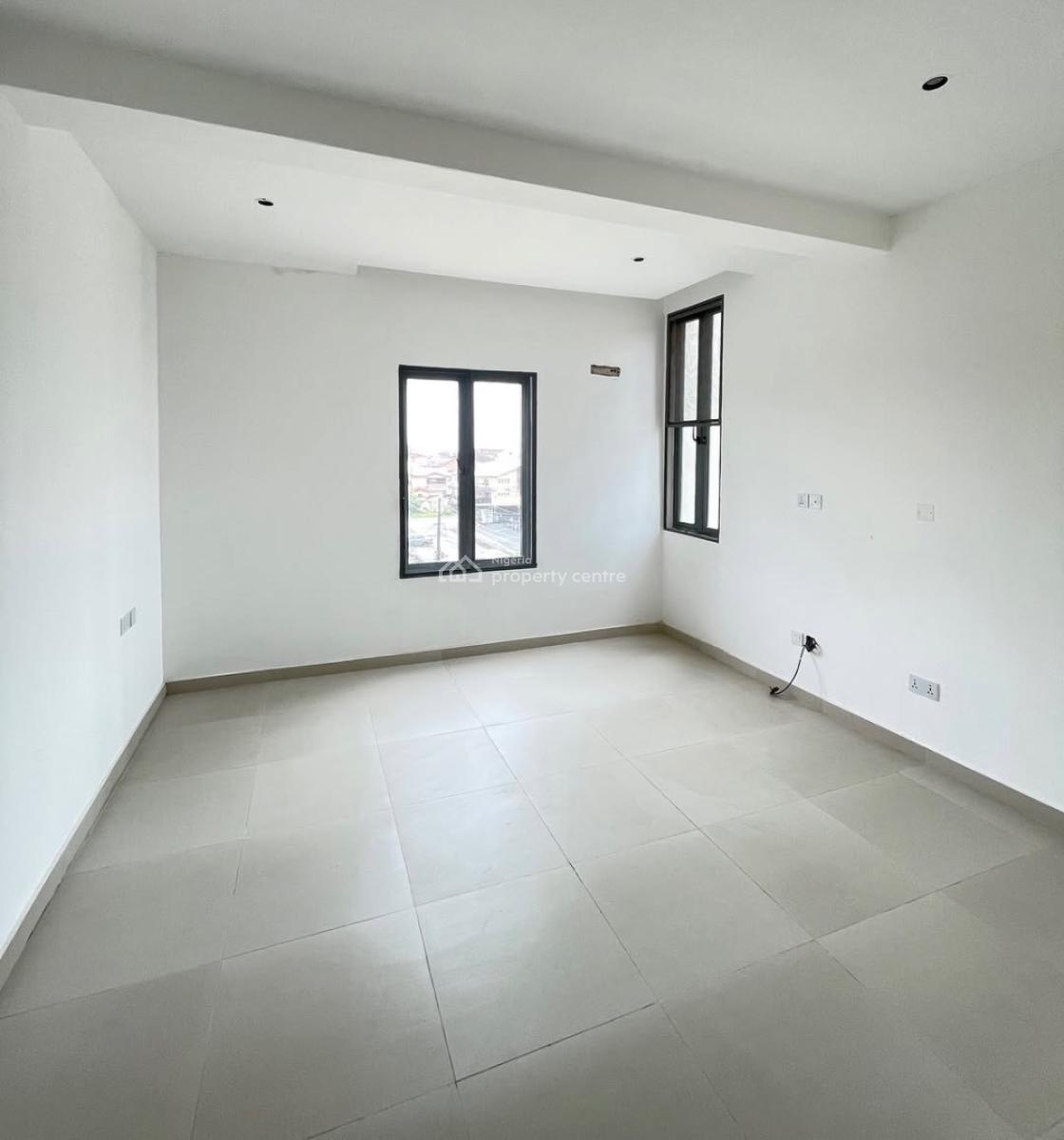 Lovely 3 Bedroom Apartment with Bq, Lekki Phase 1, Lekki Phase 1, Lekki, Lagos, Block of Flats for Sale