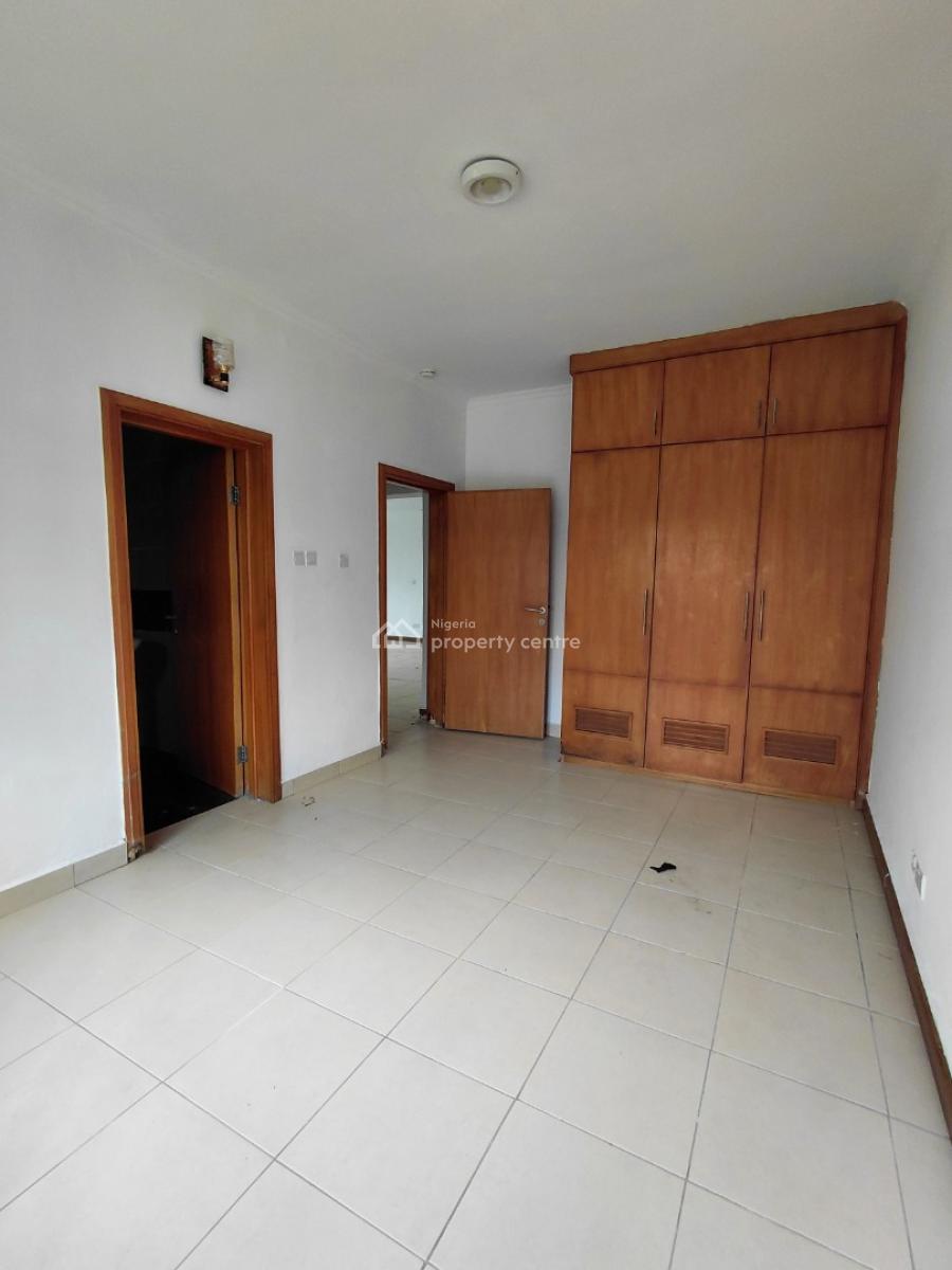 Spacious 4 Bedroom Maisonette with Bq, Lekki Phase 1, Lekki, Lagos, Flat / Apartment for Rent