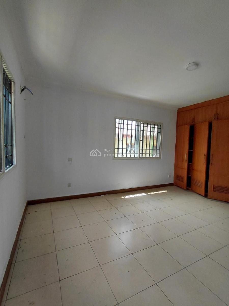 Spacious 4 Bedroom Maisonette with Bq, Lekki Phase 1, Lekki, Lagos, Flat / Apartment for Rent