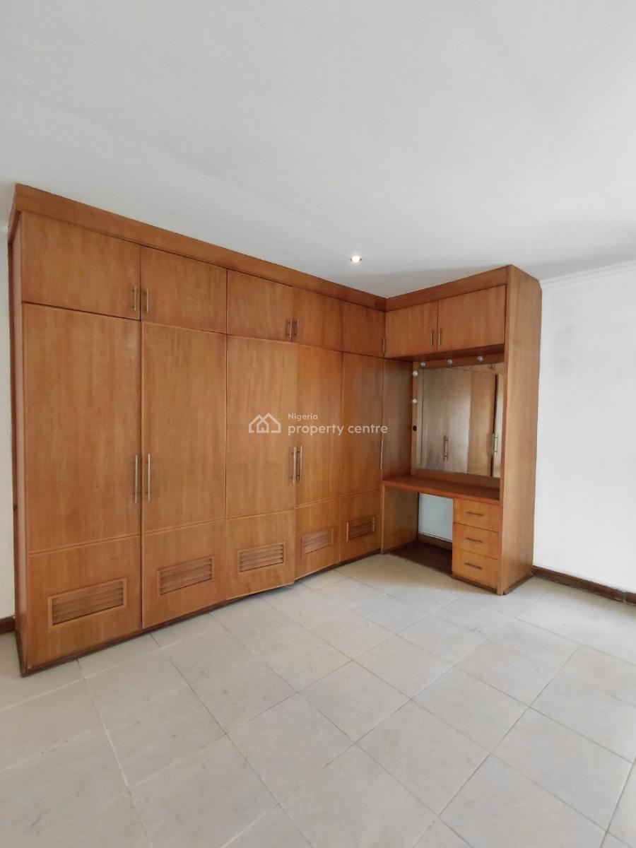 Spacious 4 Bedroom Maisonette with Bq, Lekki Phase 1, Lekki, Lagos, Flat / Apartment for Rent
