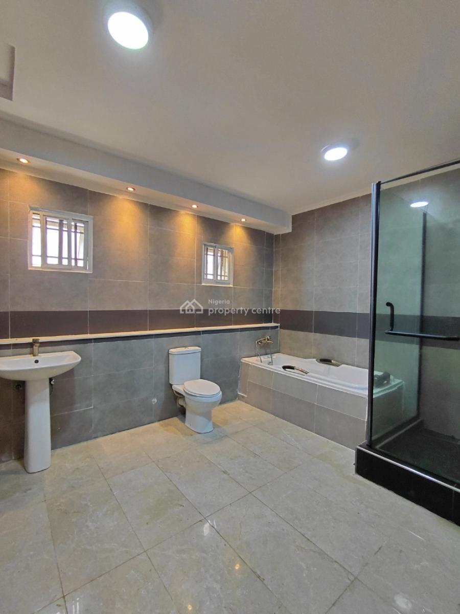 Spacious 4 Bedroom Maisonette with Bq, Lekki Phase 1, Lekki, Lagos, Flat / Apartment for Rent