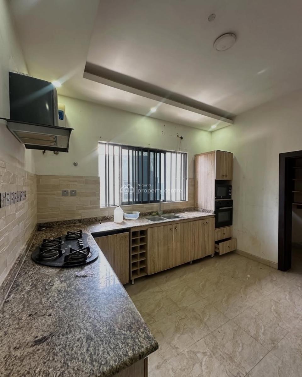 Fully Serviced 3 Bedroom Apartment with Bq, Lekki Phase 1, Lekki, Lagos, Flat / Apartment for Rent