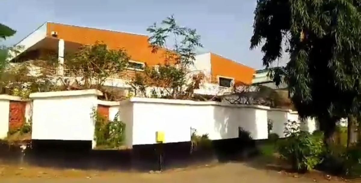 4 Master Bedrooms, 3 Bq, +private Mosque on 2100sqm., Asokoro District, Abuja, House for Sale