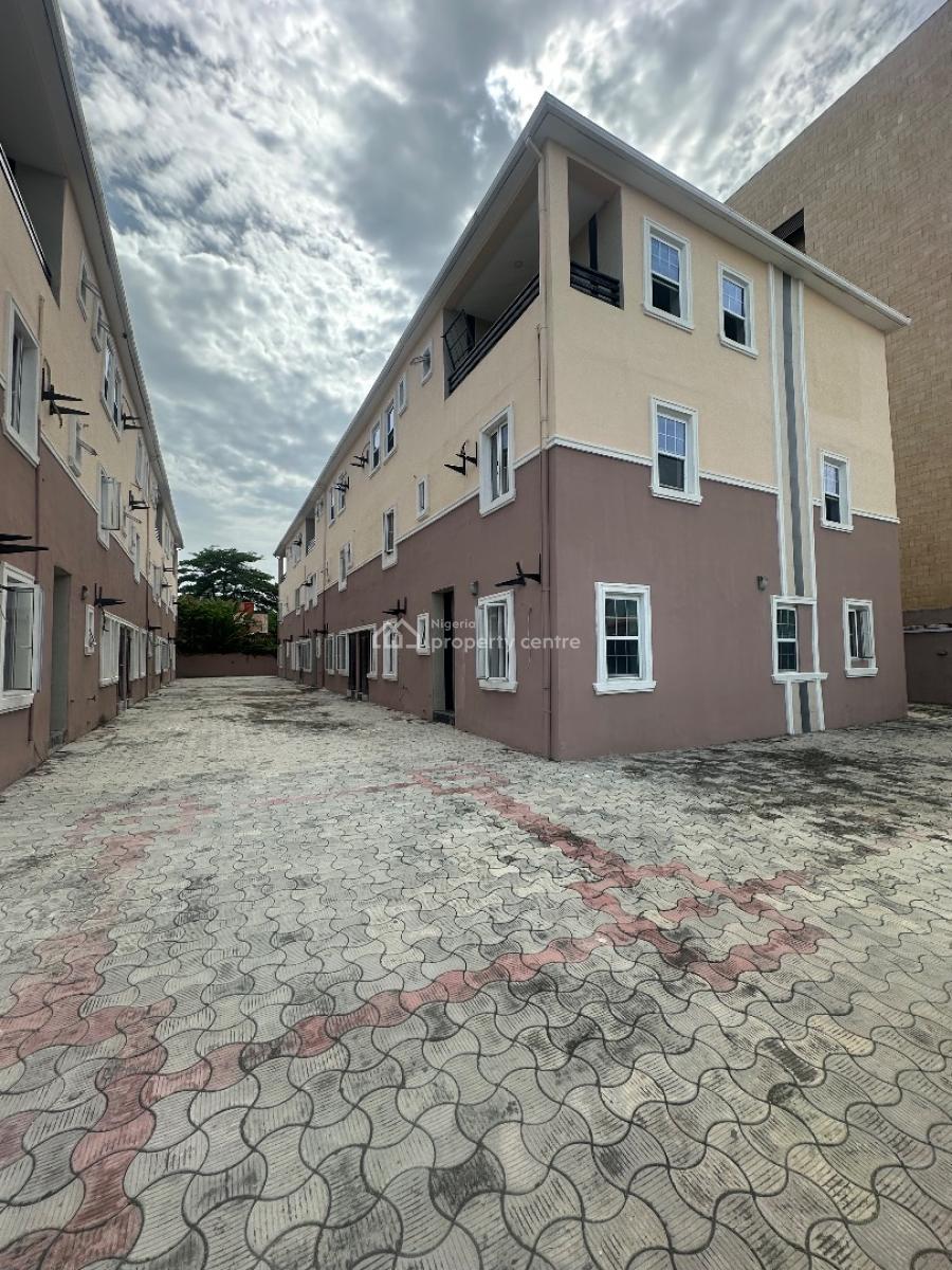 Standard Renovated 2bedroom Flat at Victoria Island (vi), Palace Road, Oniru, Victoria Island (vi), Oniru, Victoria Island (vi), Lagos, Flat / Apartment for Rent
