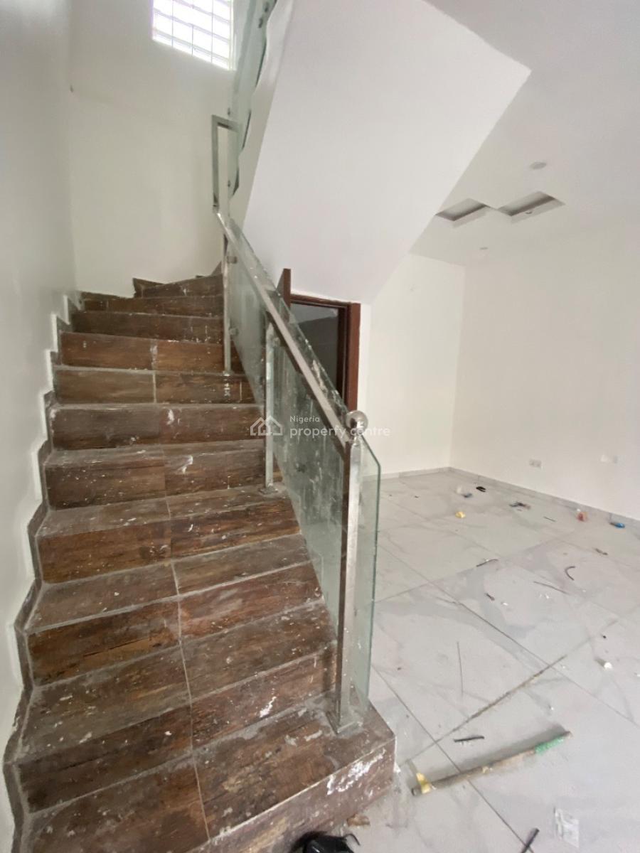 Luxury Newly Touched 4 Bedroom Semi Detached with Gate, Chevron , Comes with Bq and Private Gate ., Lekki, Lagos, Semi-detached Duplex for Rent