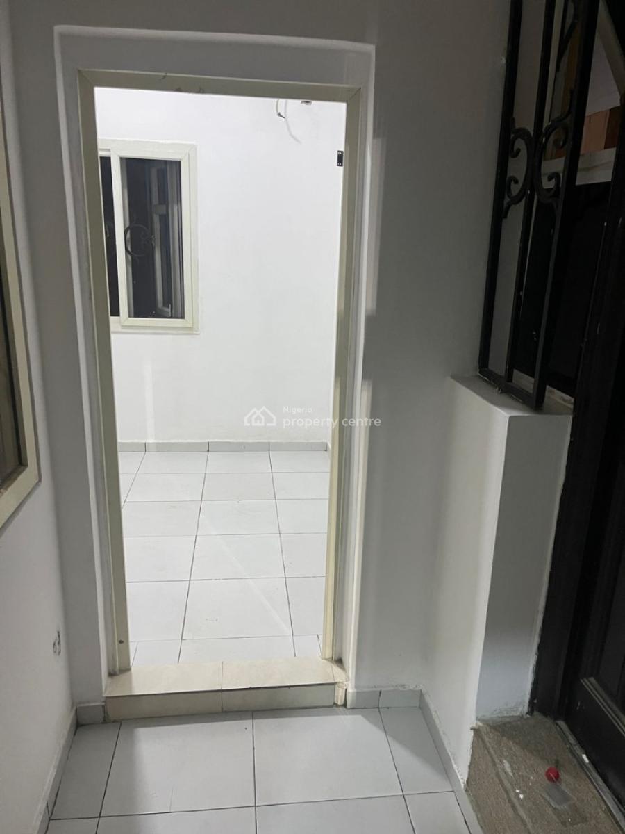 Standard Serviced Mini Flat in Lekki Phase 0ne, Off Omorere Jonathon, Lekki Phase 1, Lekki, Lagos, Flat / Apartment for Rent