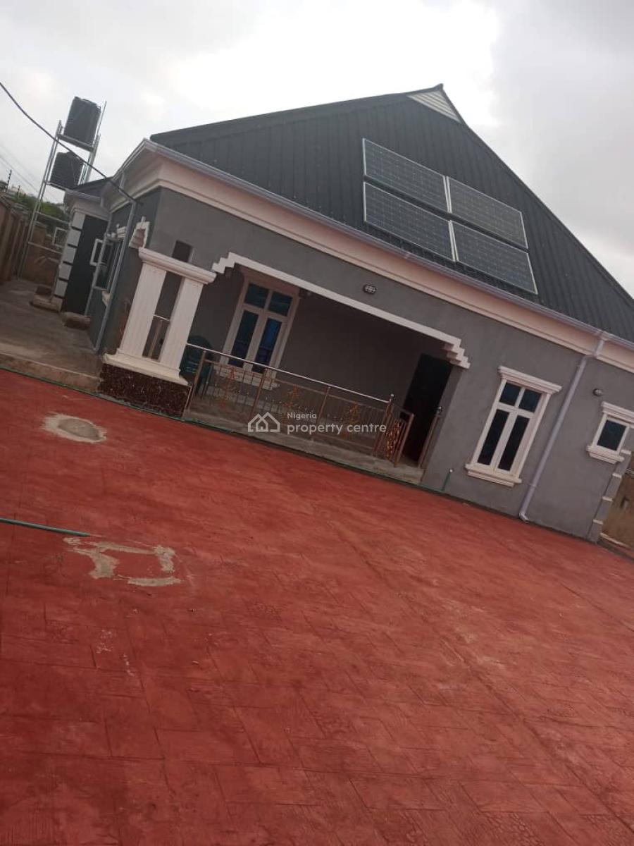 a Standard 5bedroom Self Compound, Christ High School Akala Express Way Ibadan, Ibadan, Oyo, Flat / Apartment for Rent