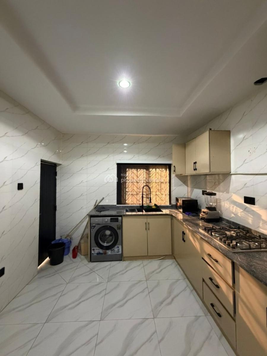 Fully Furnished 3 Bedroom Block of Flat  with Attached Bq, Wuse 2, Abuja, Flat / Apartment for Rent