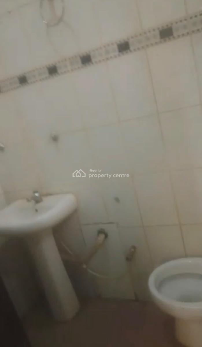 Standard 2 Bedroom Apartment with Visitors Toilet, Gaduwa District, Gaduwa, Abuja, Flat / Apartment for Rent