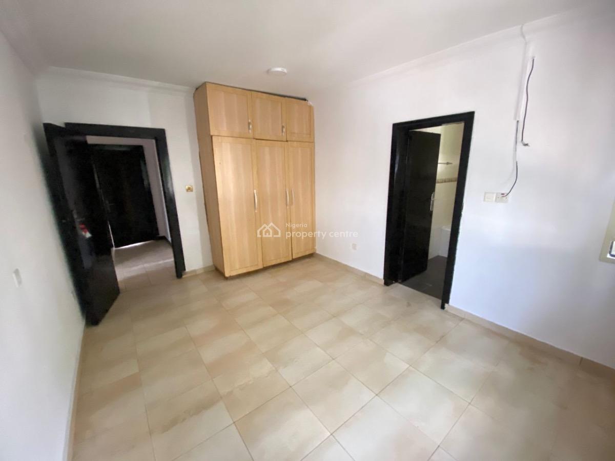 Spacious 3 Bedroom Flat, Lekki Phase 1, Lekki, Lagos, Flat / Apartment for Rent