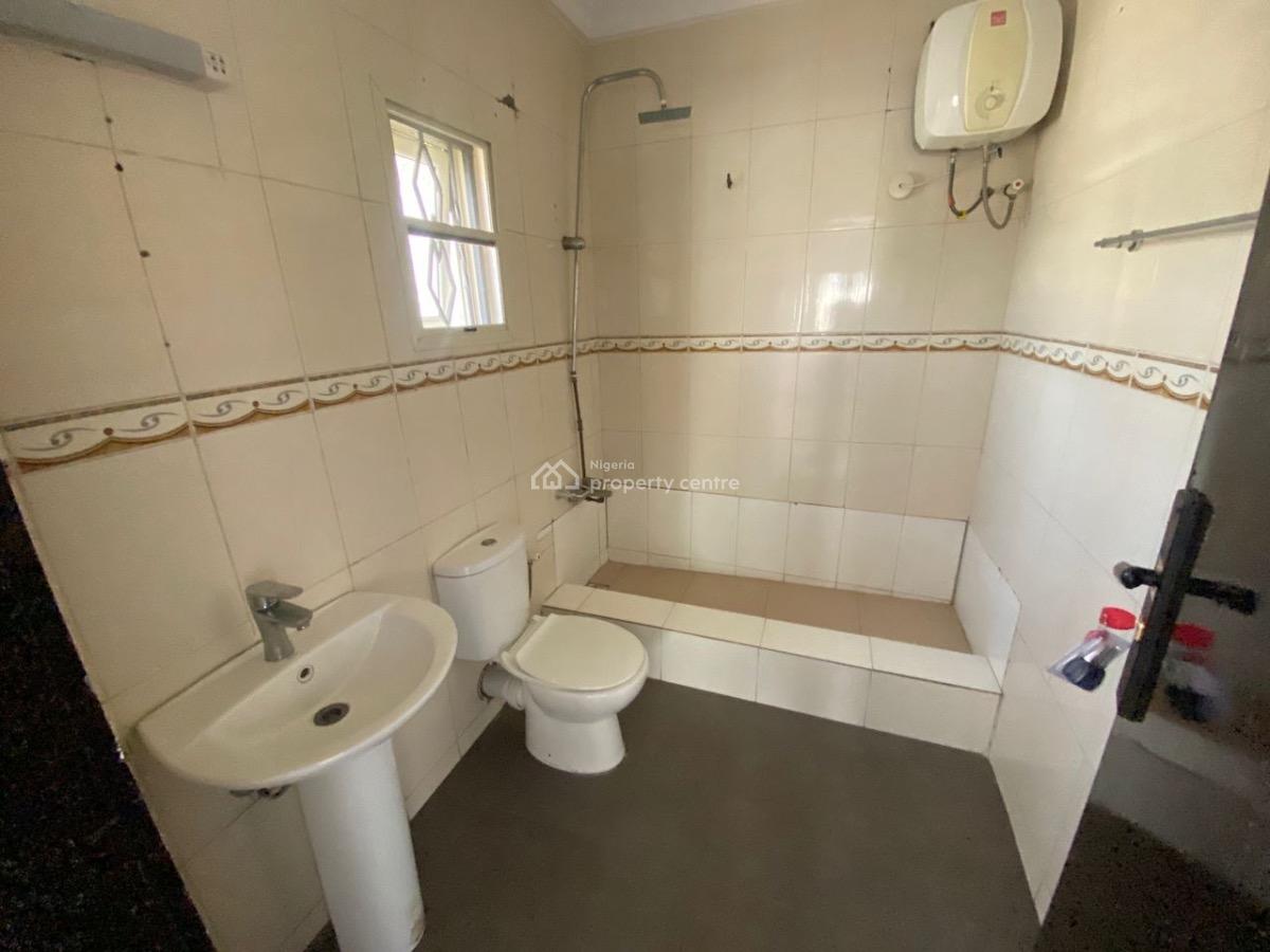 Spacious 3 Bedroom Flat, Lekki Phase 1, Lekki, Lagos, Flat / Apartment for Rent