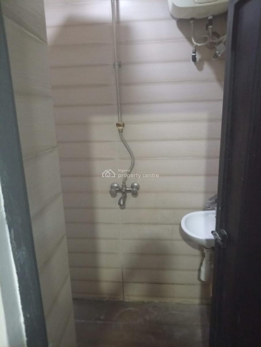 Well Maintained 2 Bedroom Apartment, Off Mobil Road, Ilaje, Ajah, Lagos, Flat / Apartment for Rent