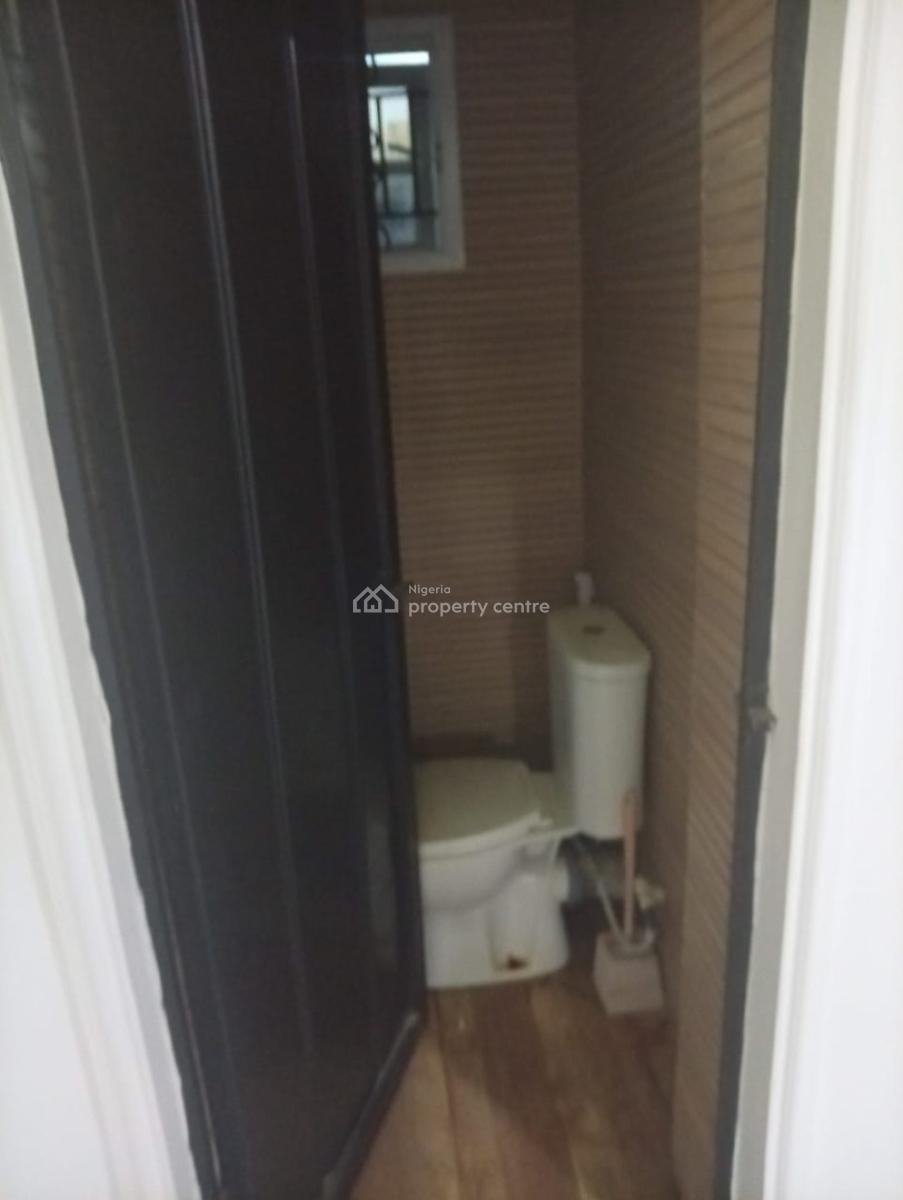 Well Maintained 2 Bedroom Apartment, Off Mobil Road, Ilaje, Ajah, Lagos, Flat / Apartment for Rent