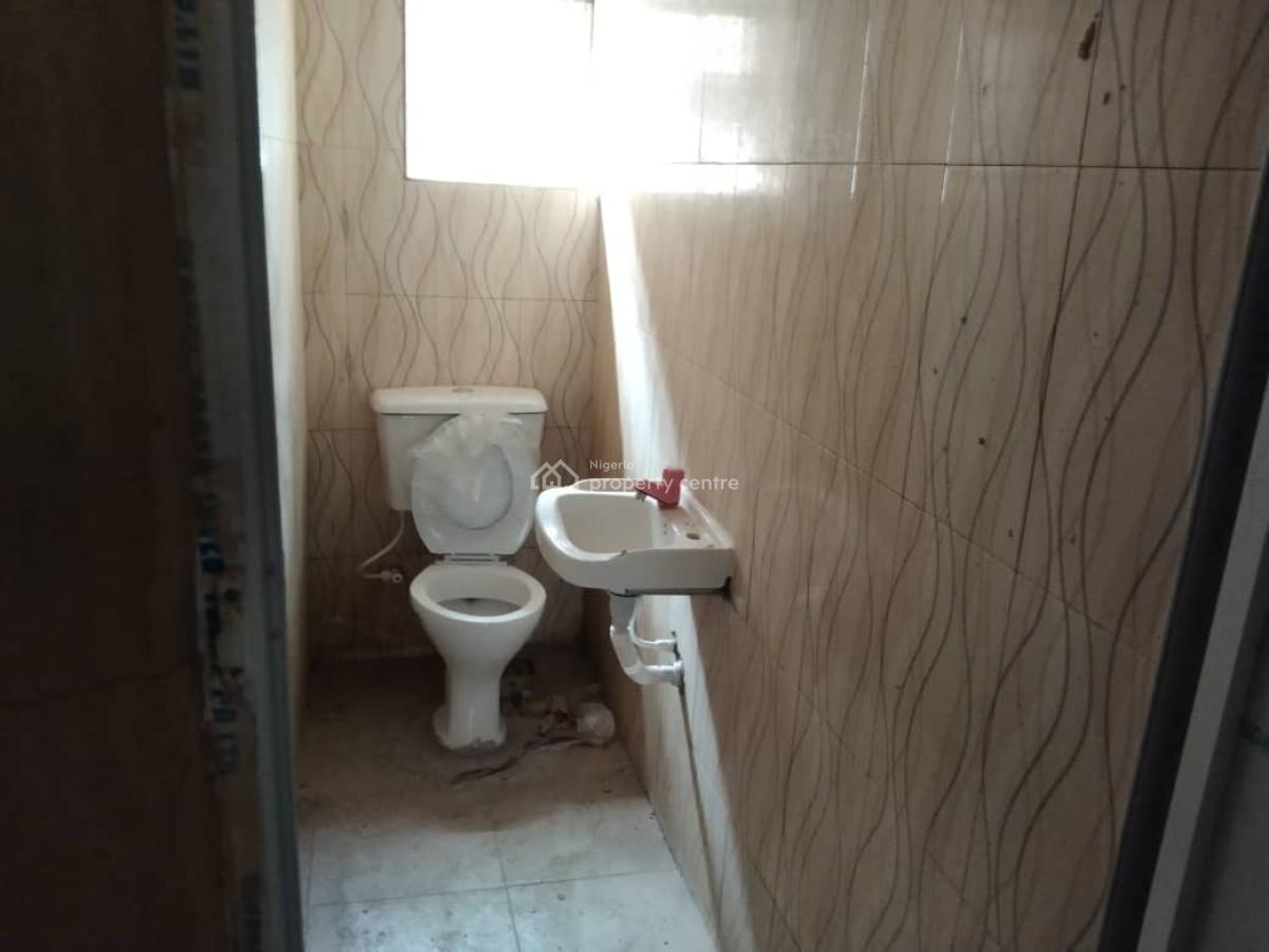 Open Space Shop, Adekunle By Third Mainland Bridge, Adekunle, Yaba, Lagos, Commercial Property for Rent