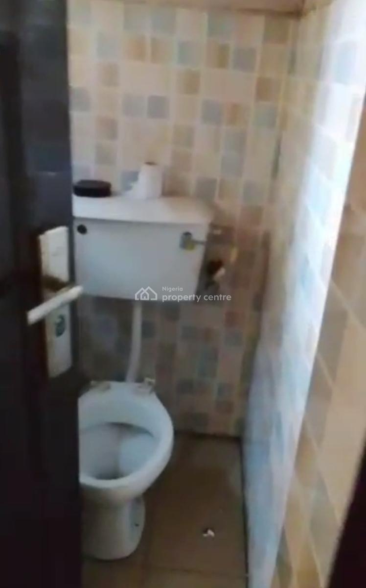 Spacious 4 Bedroom Flat on Ground, Off Adelabu, Surulere, Lagos, Flat / Apartment for Rent