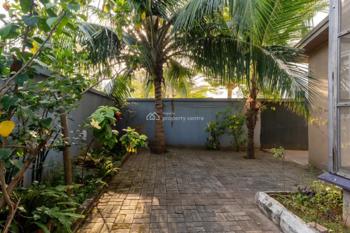 Luxurious 5-bedroom Family Home with Outhouses, Pinnock Beach Estate, Osapa, Lekki, Lagos, Detached Duplex for Sale