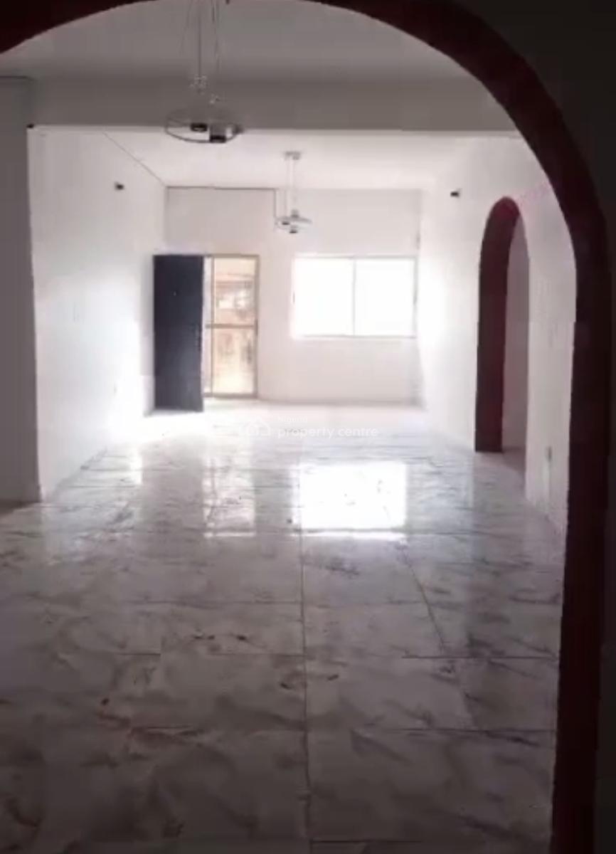 Lovely and Newly Renovated 3 Bedroom Apartment, Ebutte Meta East, Adekunle, Yaba, Lagos, Flat / Apartment for Rent