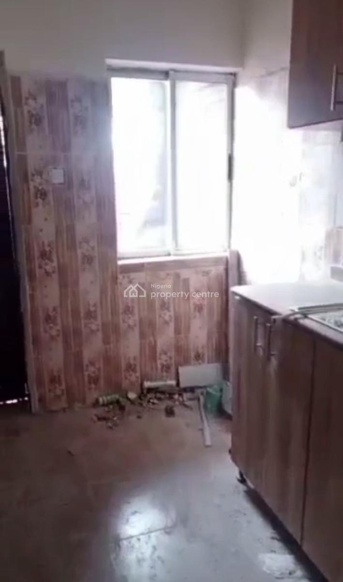 Lovely and Newly Renovated 3 Bedroom Apartment, Ebutte Meta East, Adekunle, Yaba, Lagos, Flat / Apartment for Rent