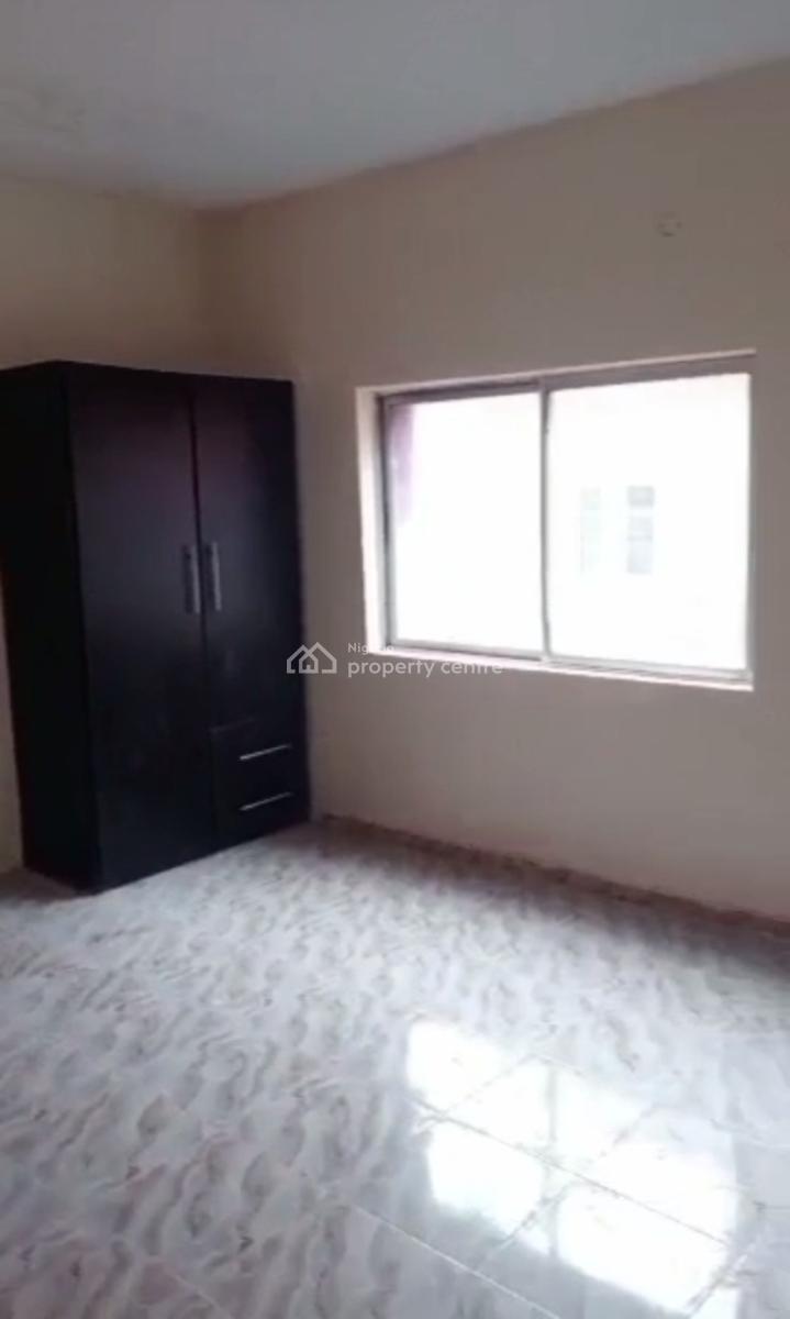 Lovely and Newly Renovated 3 Bedroom Apartment, Ebutte Meta East, Adekunle, Yaba, Lagos, Flat / Apartment for Rent
