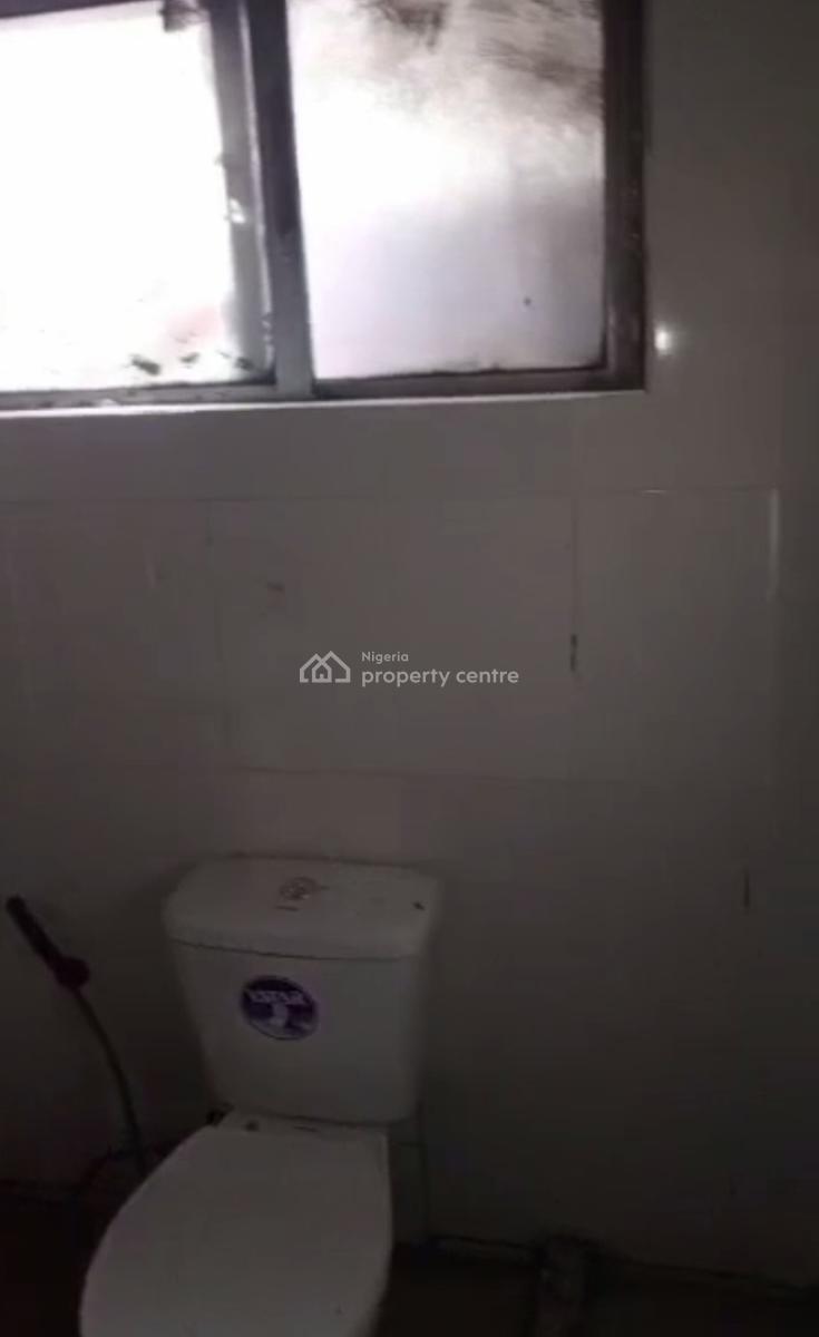 Lovely and Newly Renovated 3 Bedroom Apartment, Ebutte Meta East, Adekunle, Yaba, Lagos, Flat / Apartment for Rent