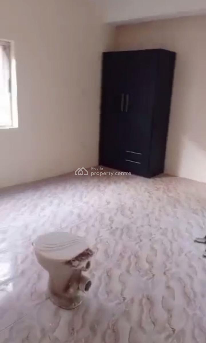 Lovely and Newly Renovated 3 Bedroom Apartment, Ebutte Meta East, Adekunle, Yaba, Lagos, Flat / Apartment for Rent