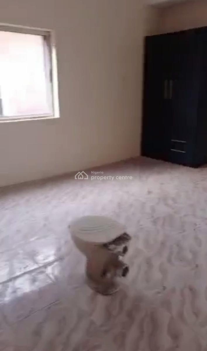 Lovely and Newly Renovated 3 Bedroom Apartment, Ebutte Meta East, Adekunle, Yaba, Lagos, Flat / Apartment for Rent