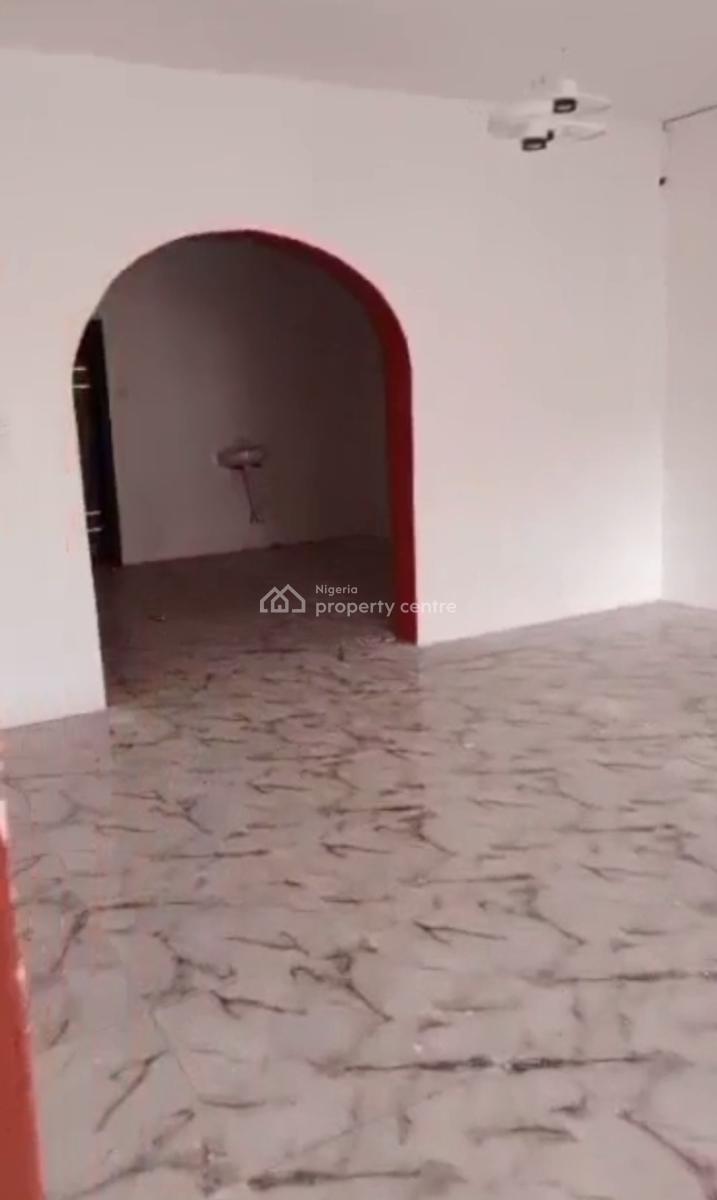 Lovely and Newly Renovated 3 Bedroom Apartment, Ebutte Meta East, Adekunle, Yaba, Lagos, Flat / Apartment for Rent
