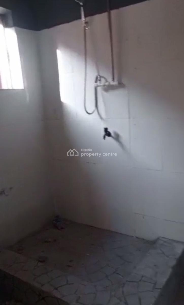 Lovely and Newly Renovated 3 Bedroom Apartment, Ebutte Meta East, Adekunle, Yaba, Lagos, Flat / Apartment for Rent