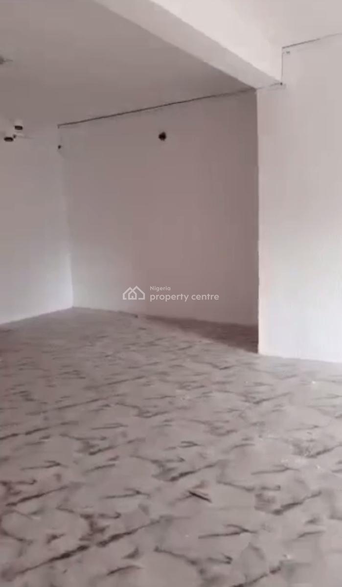 Lovely and Newly Renovated 3 Bedroom Apartment, Ebutte Meta East, Adekunle, Yaba, Lagos, Flat / Apartment for Rent