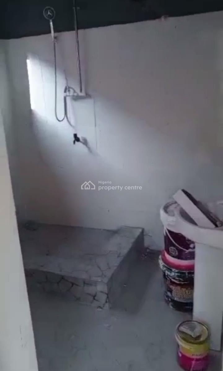 Lovely and Newly Renovated 3 Bedroom Apartment, Ebutte Meta East, Adekunle, Yaba, Lagos, Flat / Apartment for Rent
