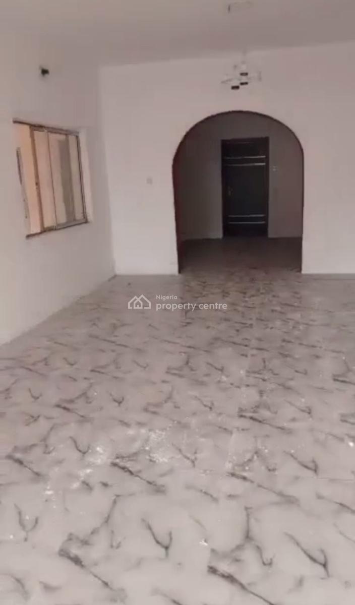 Lovely and Newly Renovated 3 Bedroom Apartment, Ebutte Meta East, Adekunle, Yaba, Lagos, Flat / Apartment for Rent