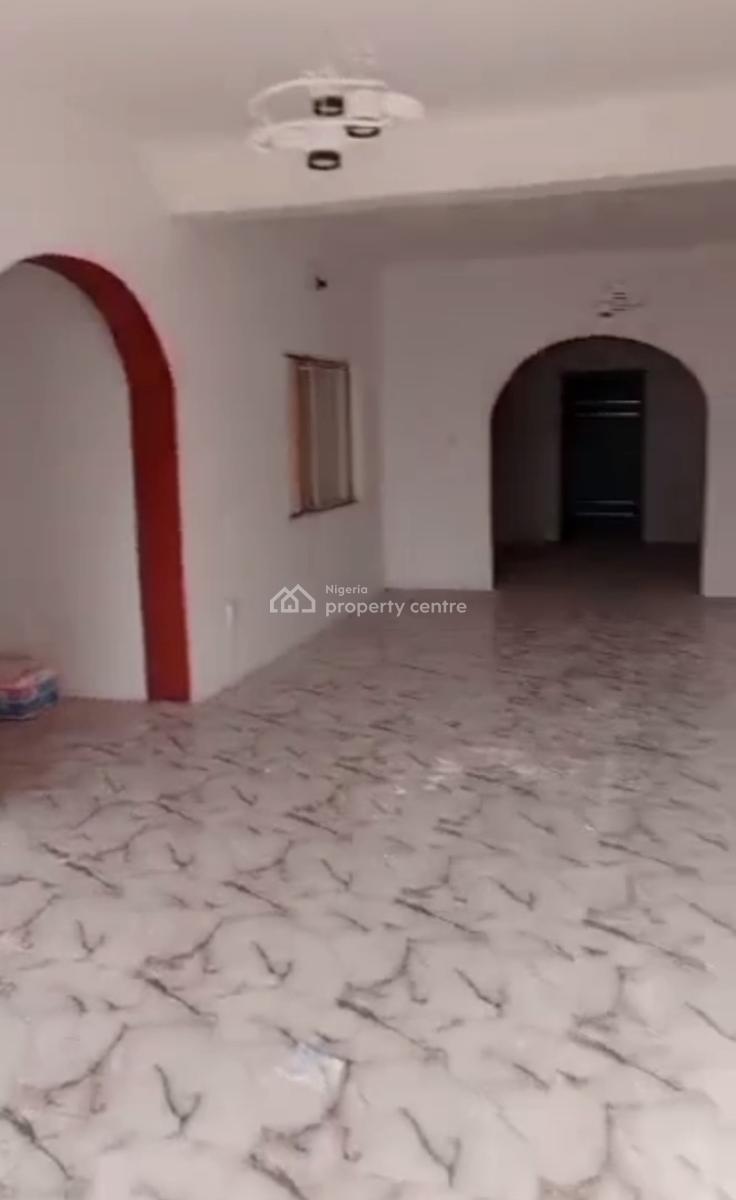 Lovely and Newly Renovated 3 Bedroom Apartment, Ebutte Meta East, Adekunle, Yaba, Lagos, Flat / Apartment for Rent