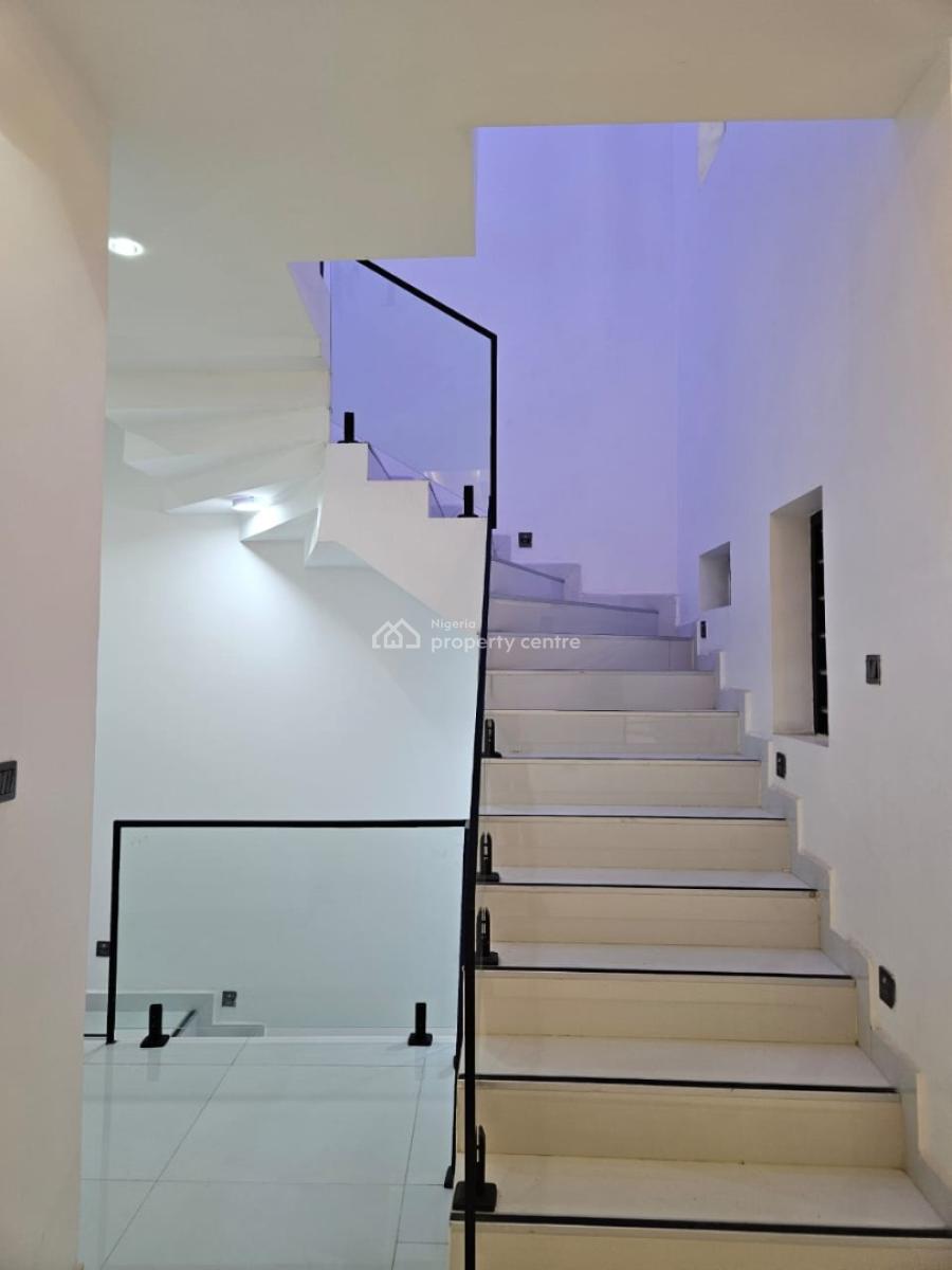 7 Bedroom Detached Duplex, Around Coza Church, Guzape District, Abuja, Detached Duplex for Sale