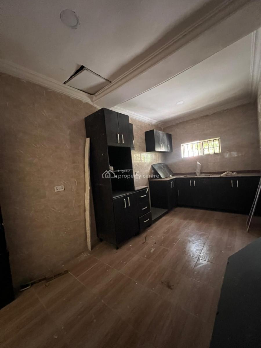 Standard 3 Bedroom Flat, Pepperoni Abraham Adesanya, Lekki Phase 2, Lekki, Lagos, Flat / Apartment for Rent