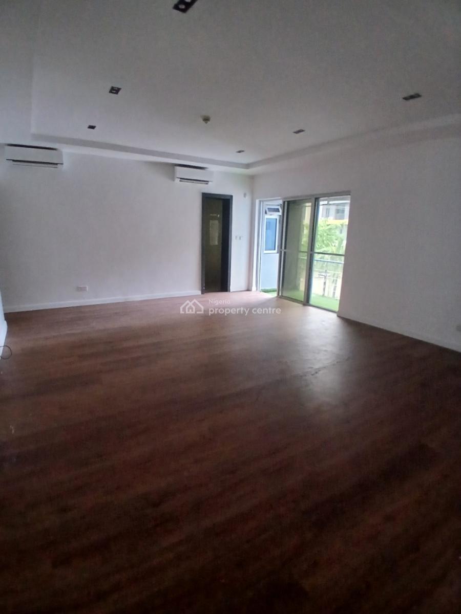 Serviced 3 Bedroom En-suite Flat with an Enclosed Fitted Kitchen/pantr, Lekki Phase 1, Lekki, Lagos, Flat / Apartment for Rent