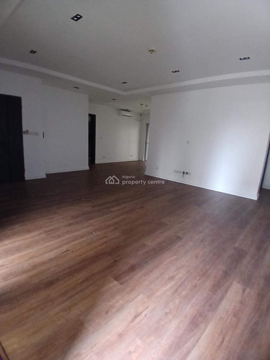 Serviced 3 Bedroom En-suite Flat with an Enclosed Fitted Kitchen/pantr, Lekki Phase 1, Lekki, Lagos, Flat / Apartment for Rent