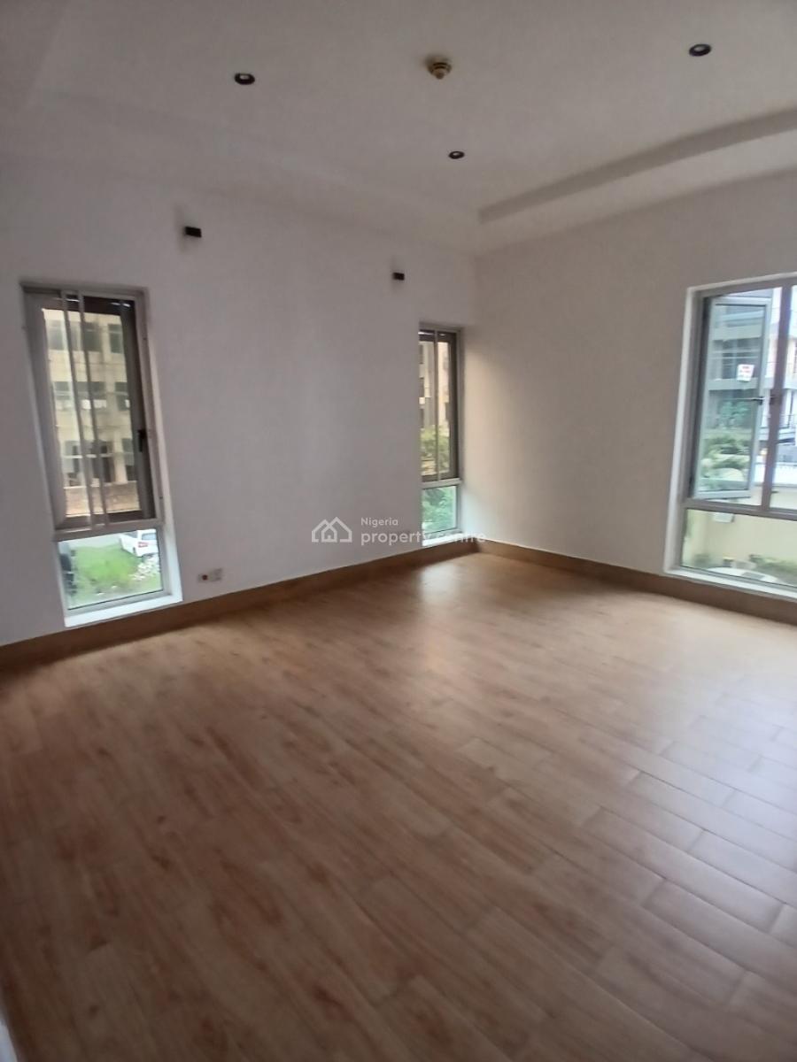 Serviced 3 Bedroom En-suite Flat with an Enclosed Fitted Kitchen/pantr, Lekki Phase 1, Lekki, Lagos, Flat / Apartment for Rent