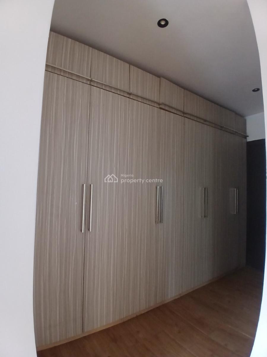 Serviced 3 Bedroom En-suite Flat with an Enclosed Fitted Kitchen/pantr, Lekki Phase 1, Lekki, Lagos, Flat / Apartment for Rent