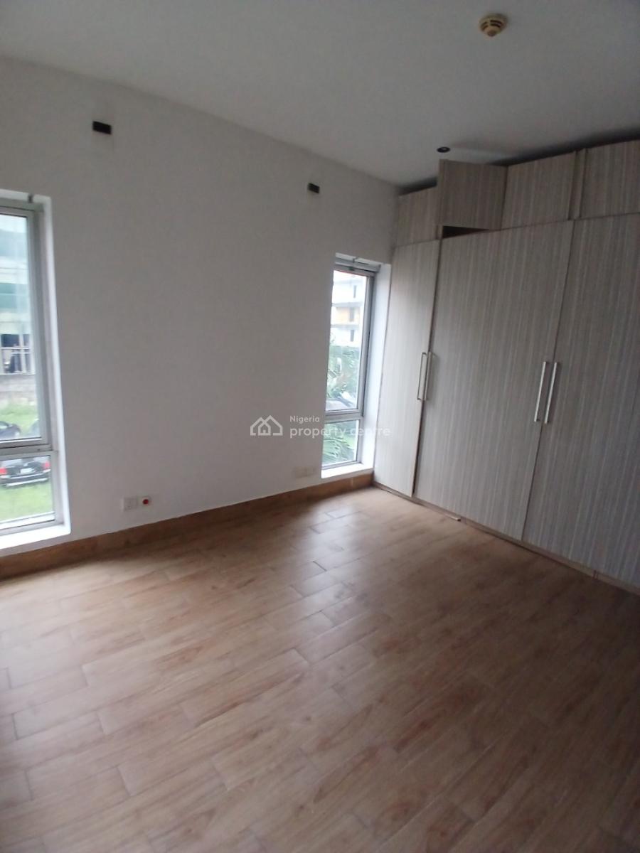 Serviced 3 Bedroom En-suite Flat with an Enclosed Fitted Kitchen/pantr, Lekki Phase 1, Lekki, Lagos, Flat / Apartment for Rent
