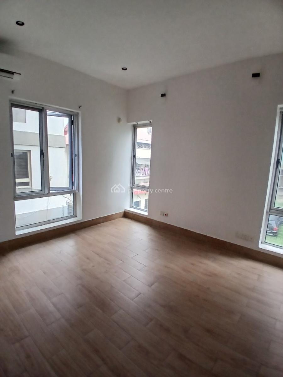 Serviced 3 Bedroom En-suite Flat with an Enclosed Fitted Kitchen/pantr, Lekki Phase 1, Lekki, Lagos, Flat / Apartment for Rent