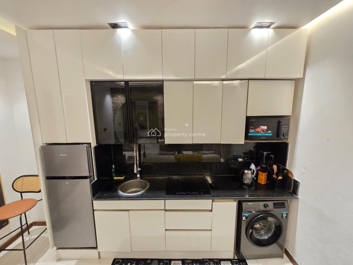 a Very Sweet and Spacious Stand Alone Apartment Located in a Serene a, Lekki Phase 2, Lekki, Lagos, Flat / Apartment Short Let