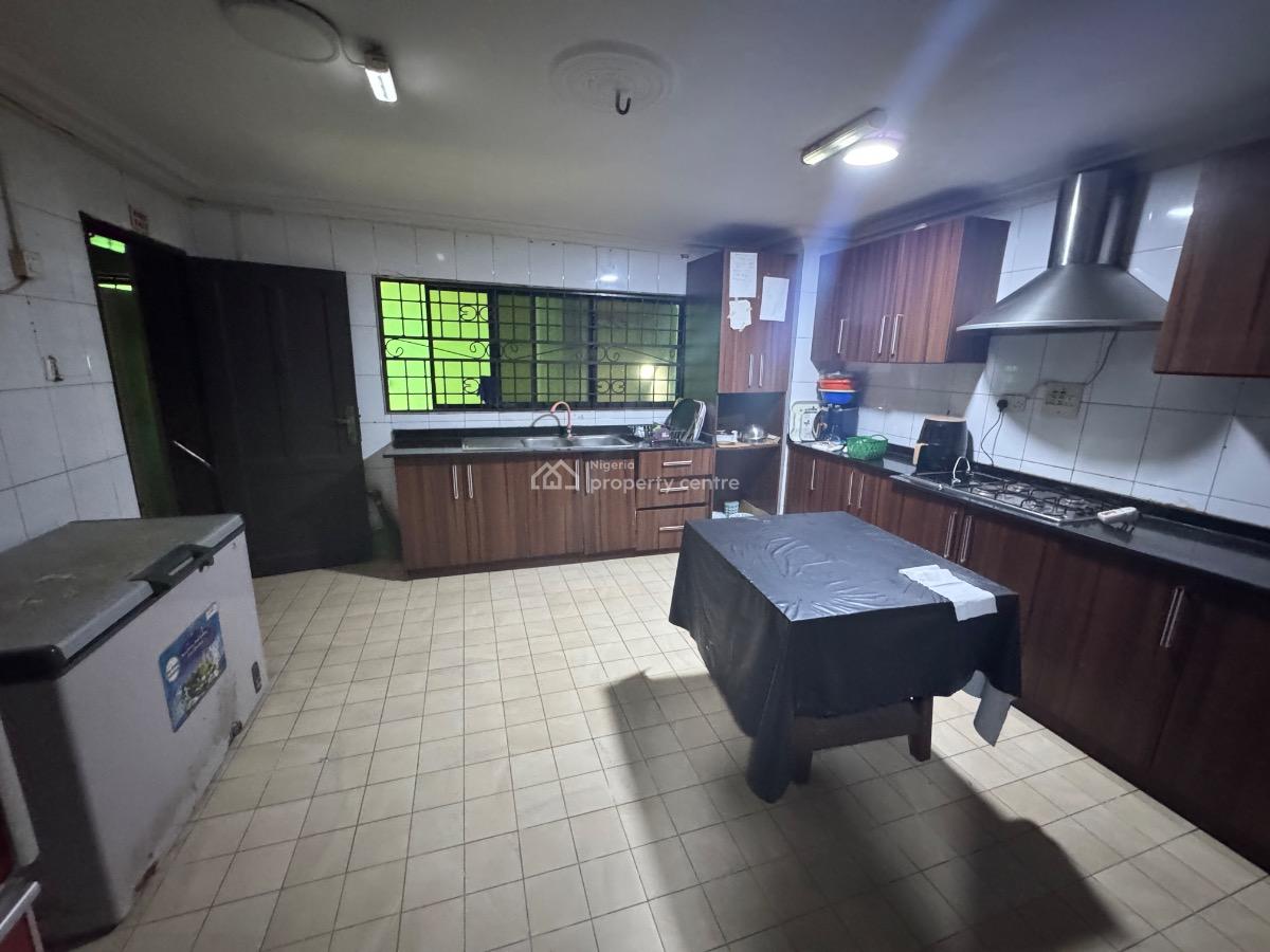 a Giveaway 4 Bedroom Semi Detached Duplex with Bq, Lekki Phase 1, Lekki, Lagos, Semi-detached Duplex for Rent
