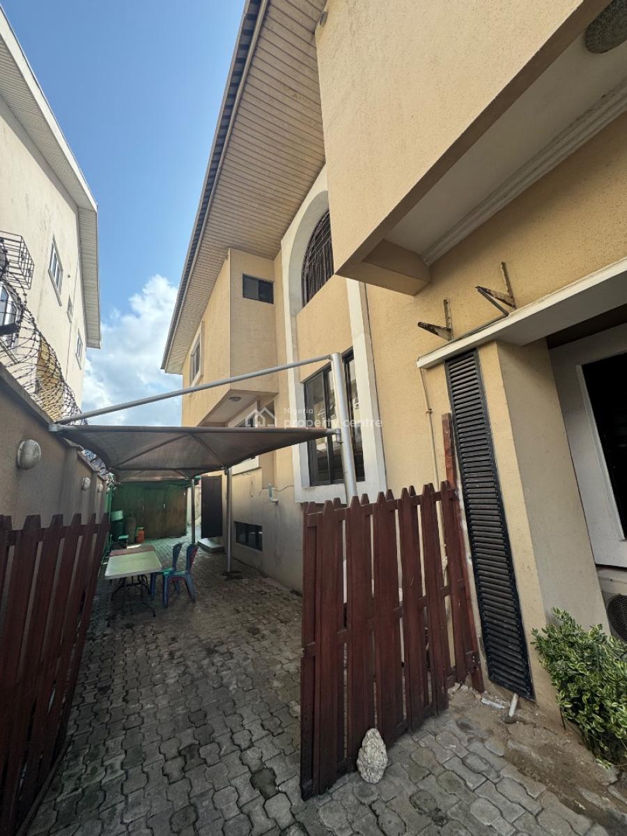 a Giveaway 4 Bedroom Semi Detached Duplex with Bq, Lekki Phase 1, Lekki, Lagos, Semi-detached Duplex for Rent