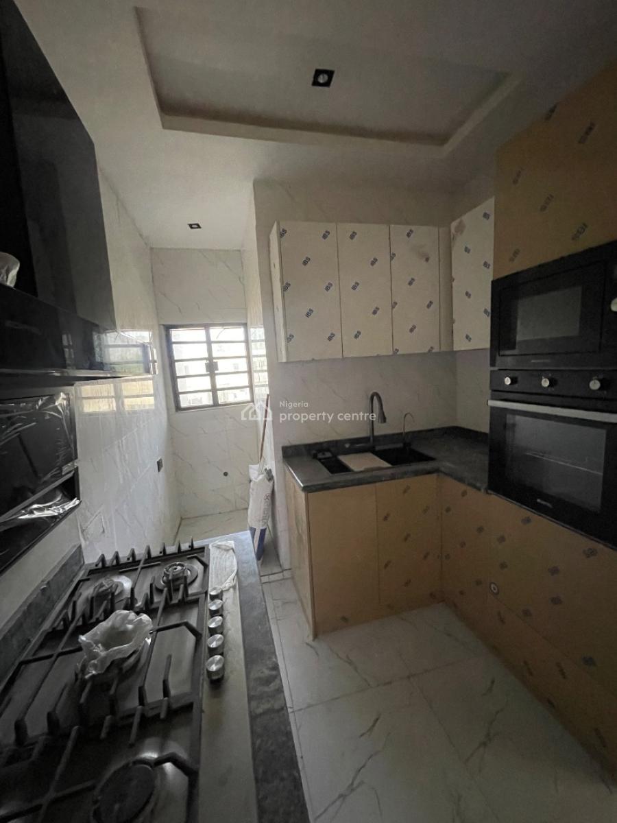 Well Spacious 2 Bedroom Apartment, Yaba, Lagos, Flat / Apartment for Rent