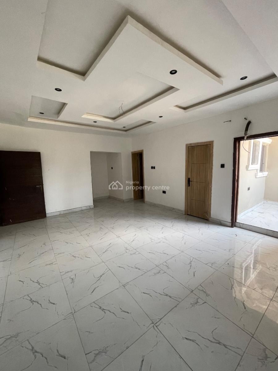 Well Spacious 2 Bedroom Apartment, Yaba, Lagos, Flat / Apartment for Rent