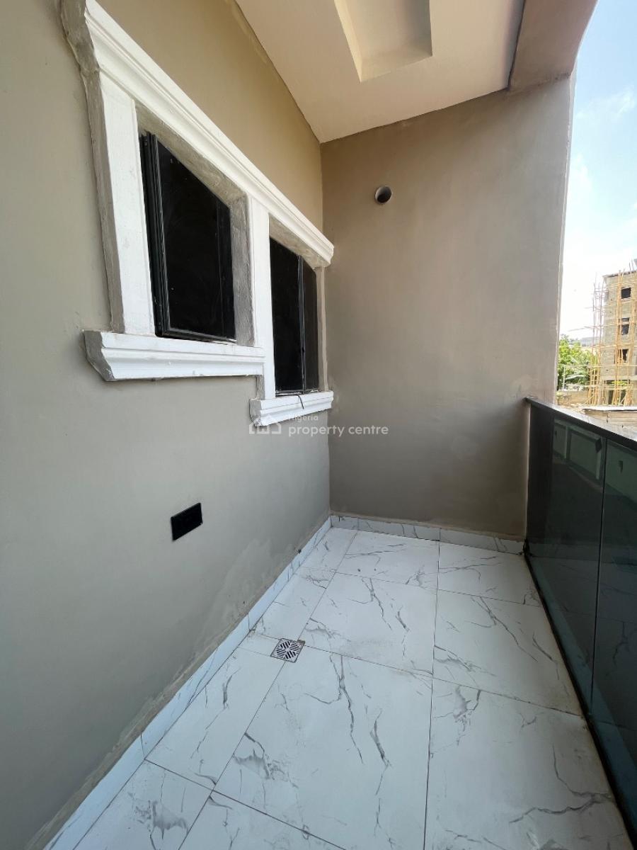 Well Spacious 2 Bedroom Apartment, Yaba, Lagos, Flat / Apartment for Rent